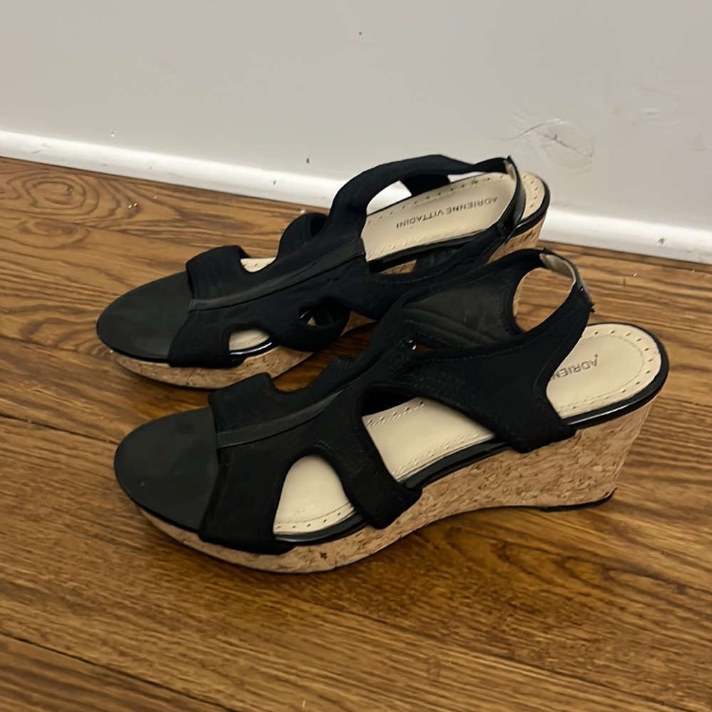 Black wedges